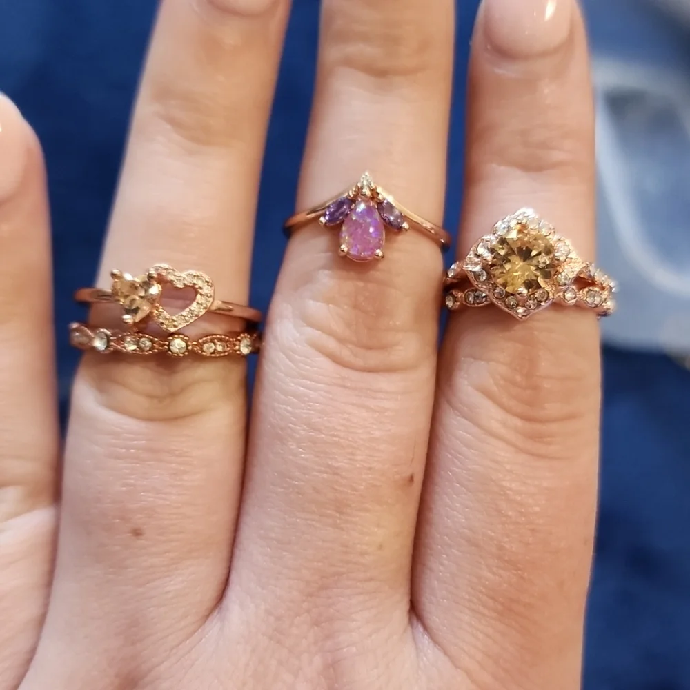 Rose gold coloured costume rings - Picture 2 of 4